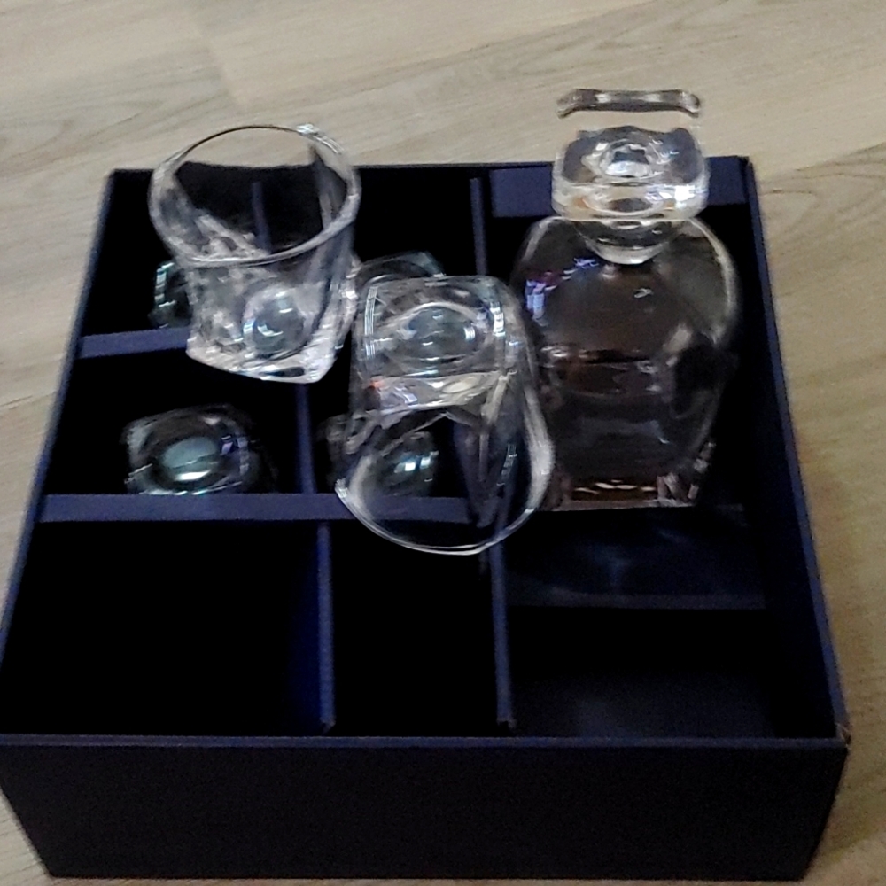 8 PCE decanter set